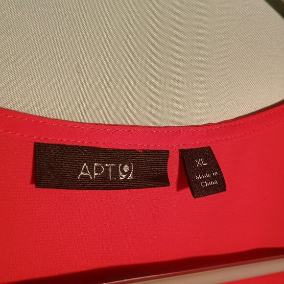 APT. 9 Red Sleeveless Blouse – Split Neck – Utility Pockets – Women's Size:XL - Picture 3 of 4